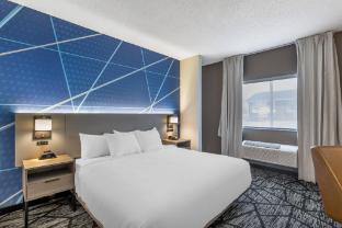 Guestroom 2, AmericInn by Wyndham Davenport, Scott