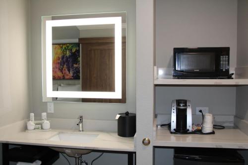 564c33fd-8721-4b44-a06e-f8a2ab2bfa3b.jpg, Ramada by Wyndham Yakima, Yakima